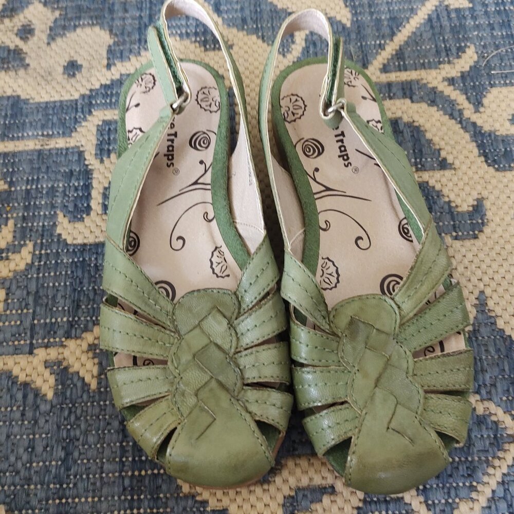 Bare traps sandles in green size 6 m